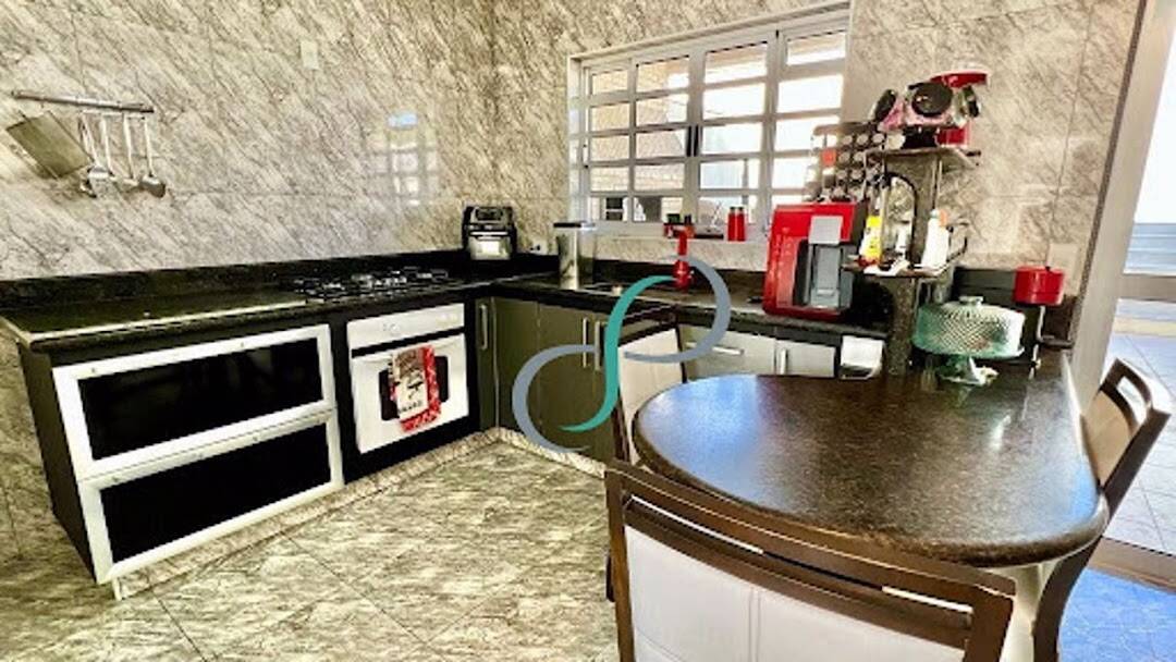 Casa, 3 quartos, 240 m² - Foto 8