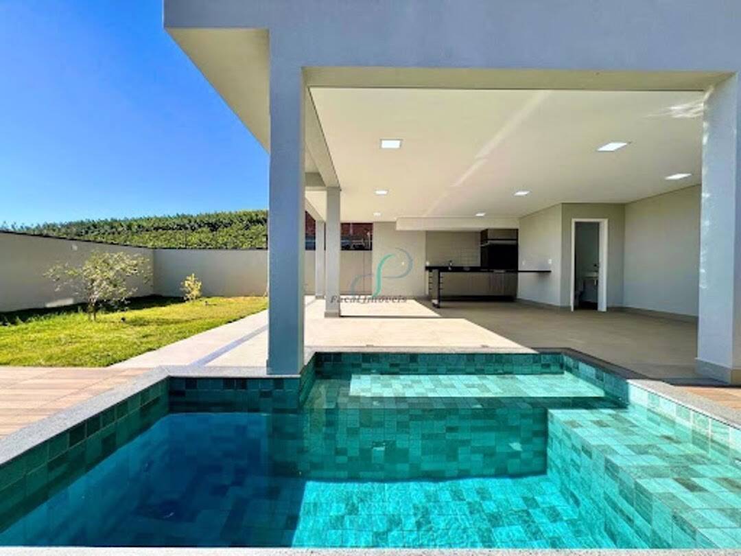 Casa, 3 quartos, 222 m² - Foto 1