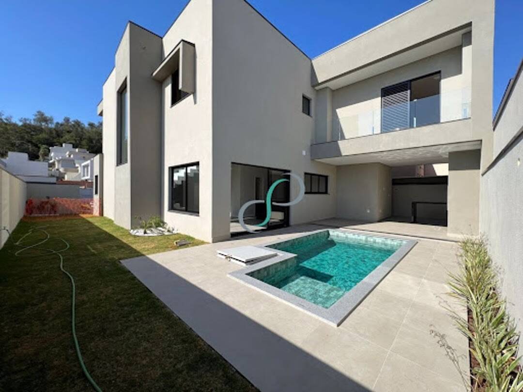 Casa, 3 quartos, 240 m² - Foto 1