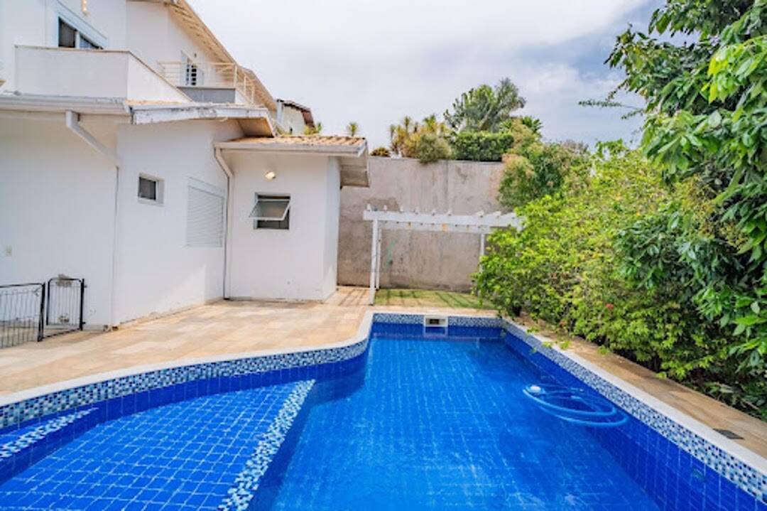 Casa, 4 quartos, 237 m² - Foto 1