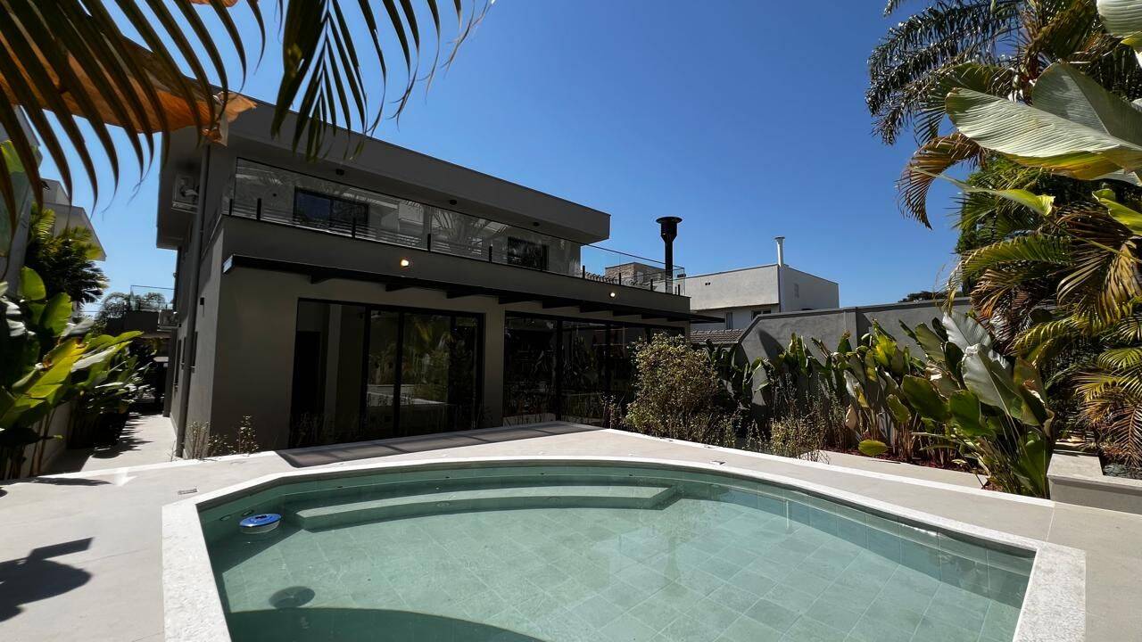 Casa, 4 quartos, 360 m² - Foto 1