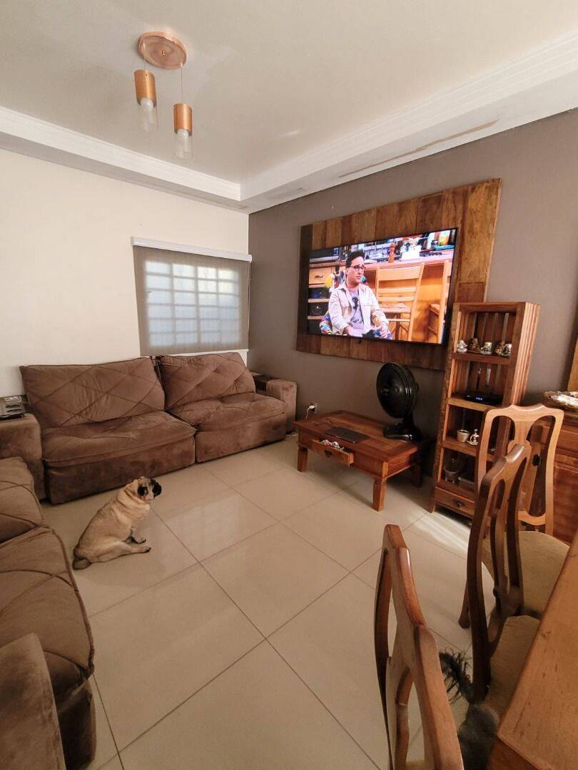 Casa, 4 quartos, 152 m² - Foto 1