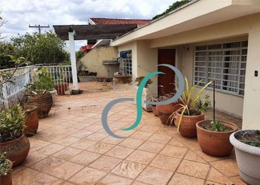 Casa, 3 quartos, 242 m² - Foto 1