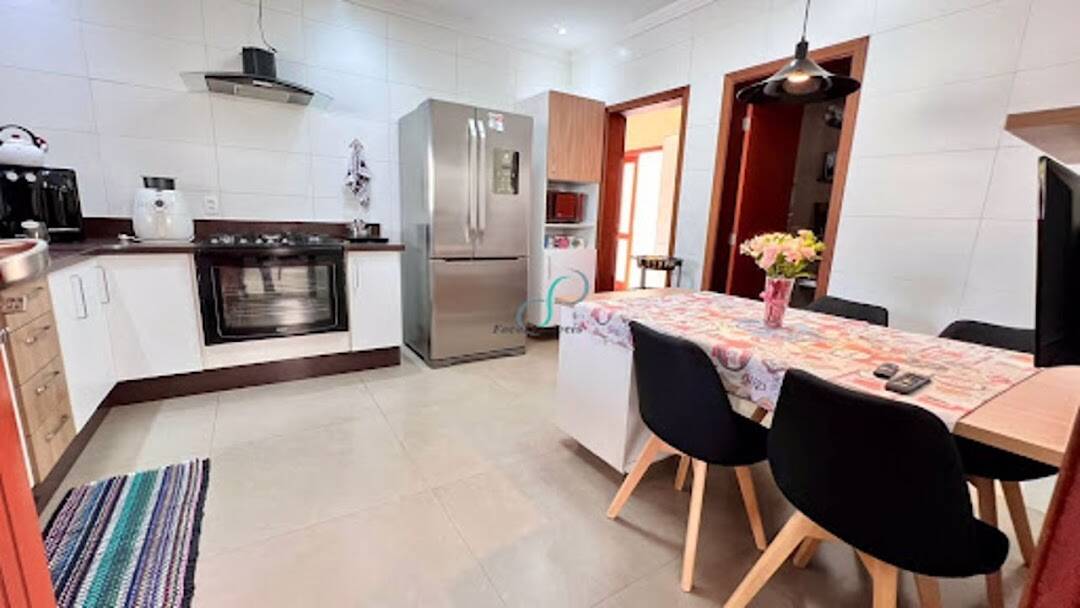 Casa, 4 quartos, 270 m² - Foto 30