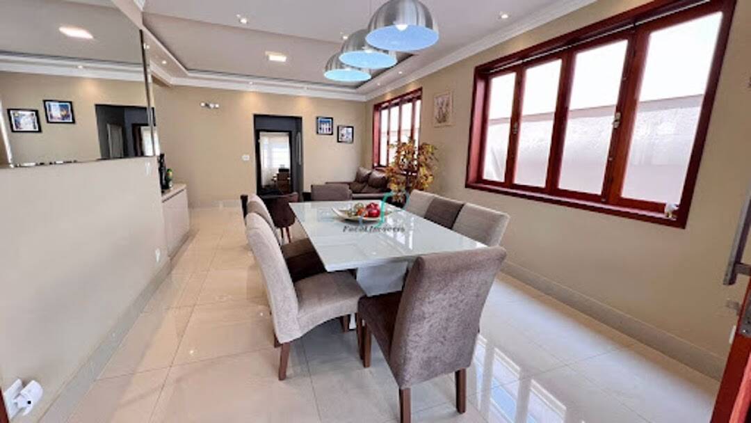Casa, 4 quartos, 270 m² - Foto 9