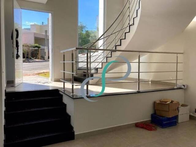 #CA0496 - Casa para Venda em Valinhos - SP