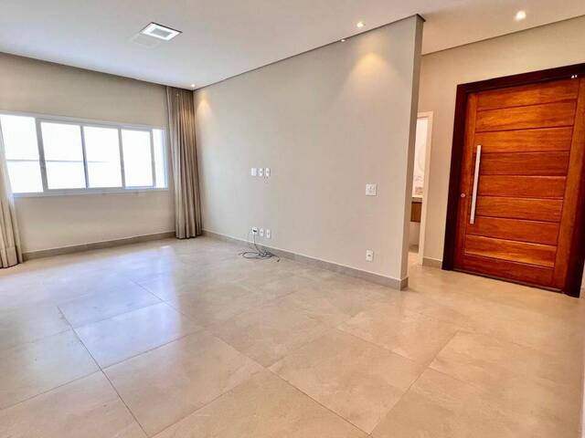 #CA0504 - Casa para Venda em Valinhos - SP