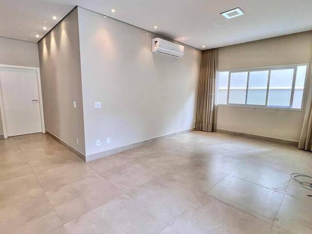 #CA0504 - Casa para Venda em Valinhos - SP