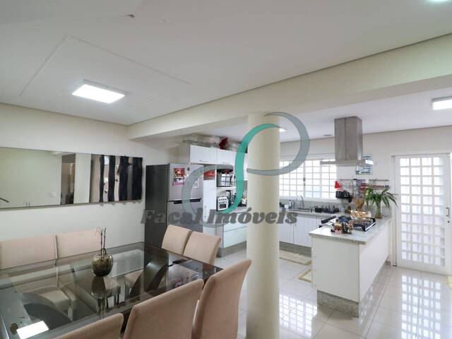 Casa para Venda em Valinhos - 3