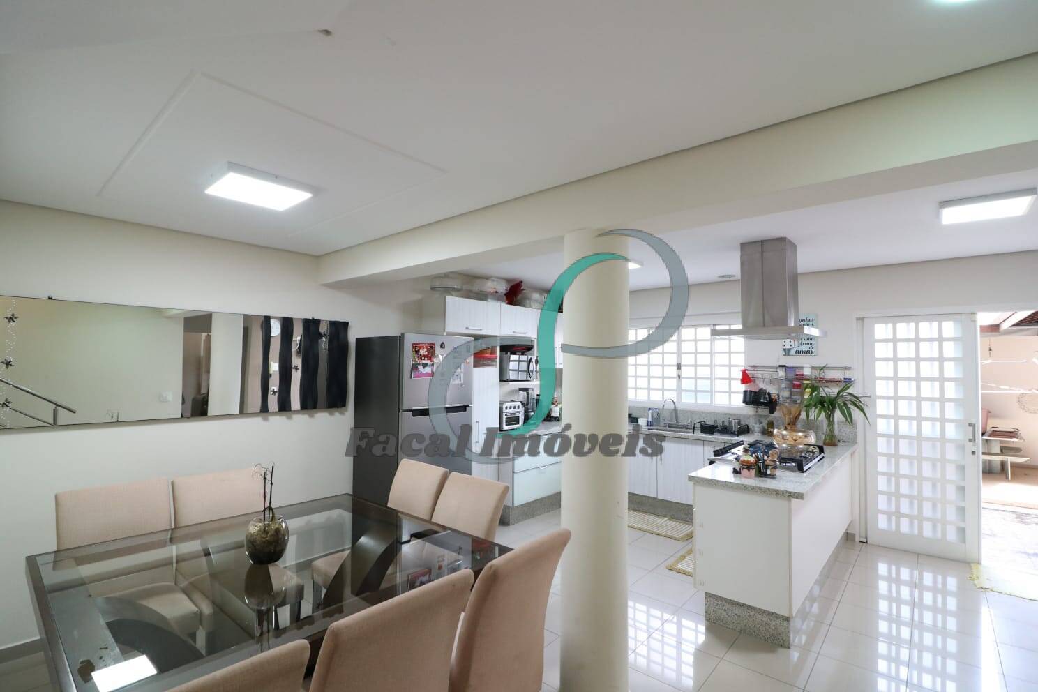 Casa, 3 quartos, 217 m² - Foto 3